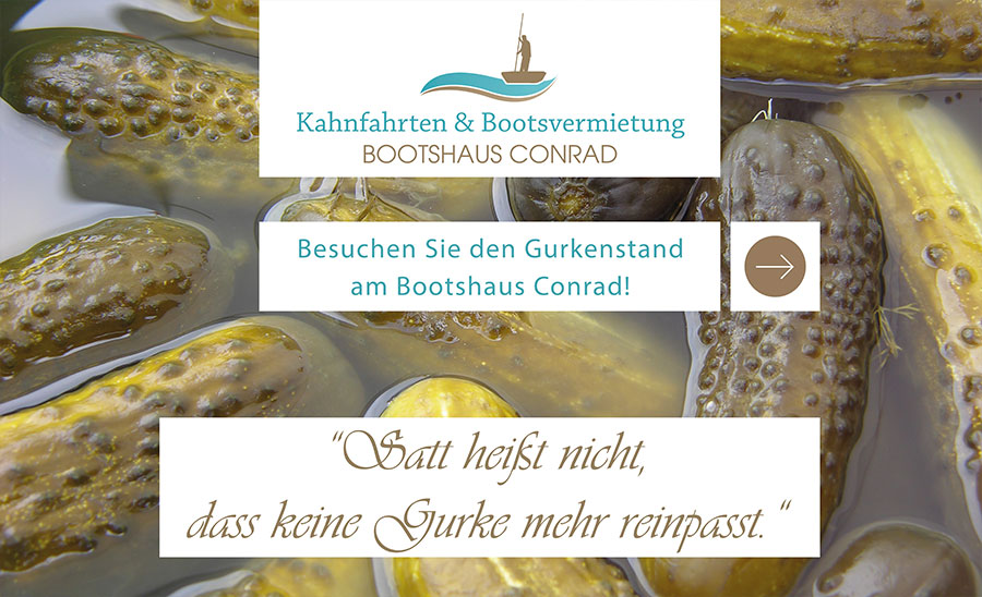 Werbeschild für den Gurkenstand am Bootshaus Conrad